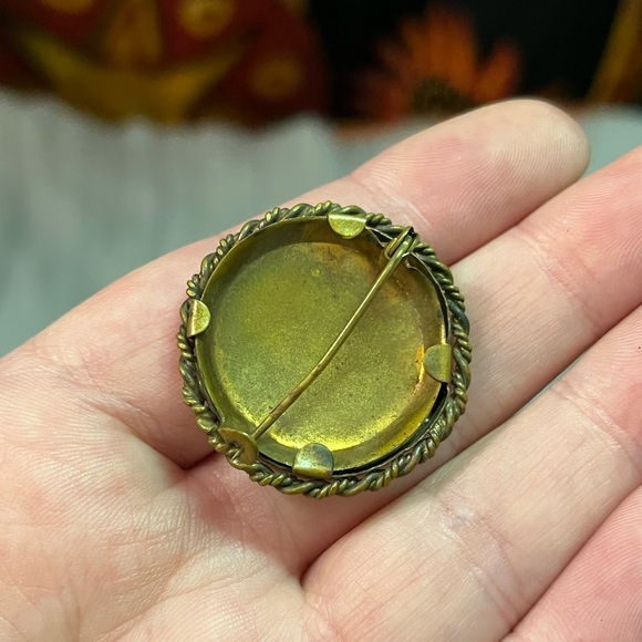 VTG Antique Victorian Photo Mourning Gold Tone Metal Brooch - Picture 4 of 6